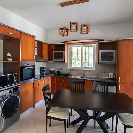 Emerald Ασγούρου