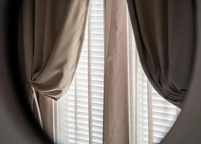 فيلة Emerald Asgourou